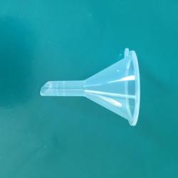 Entonnoir en plastique pour poudre noire