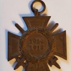 Croix du mérite de guerre Allemande avec glaives  1914 1918 d'origine