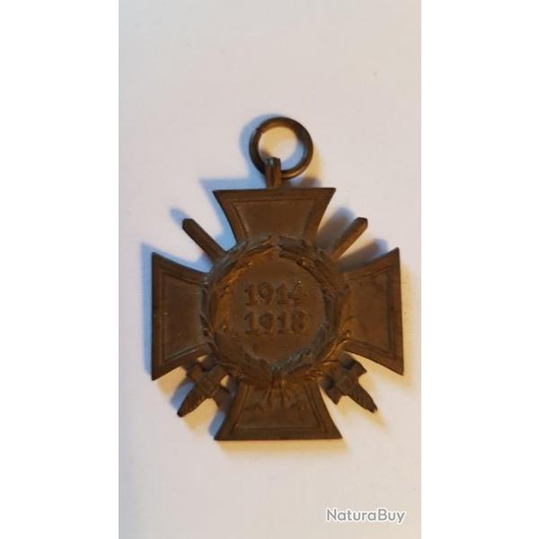 Croix du mrite de guerre Allemande avec glaives  1914 1918 d'origine