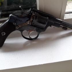 Vends r&eacute;volver Su&eacute;dois HUSQVARNA 1887. Cat&eacute;gorie D2.