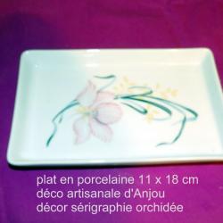 plat en porcelaine    décor  "  Fleur Orchidée  "