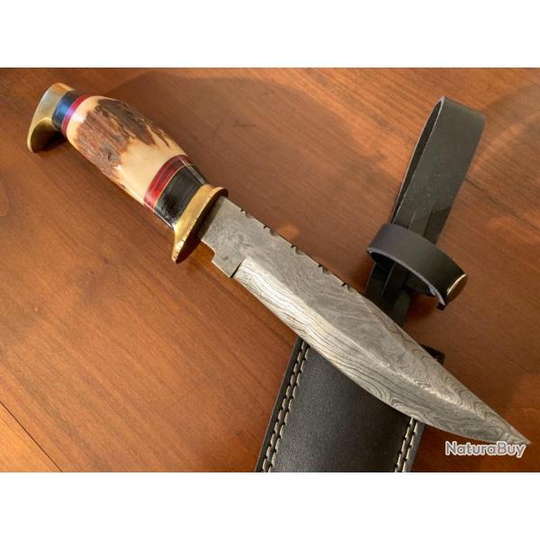 De conception artisanale, couteau de chasse Damas - Bois de cerf