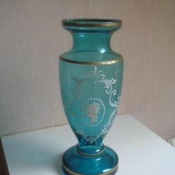 vase en cristal bleu ancien avec camée en relief hauteur 28 cm