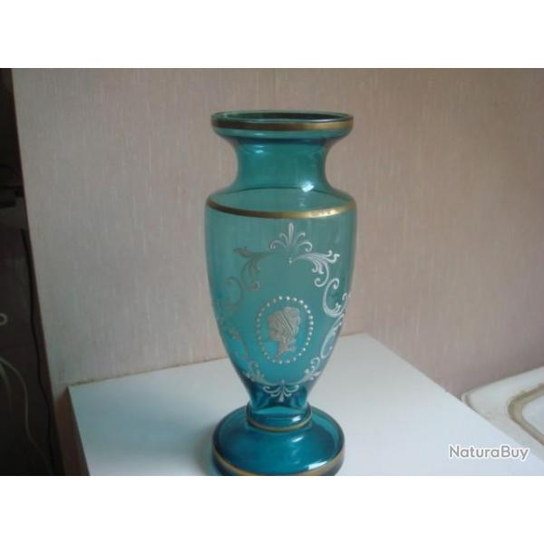 vase en cristal bleu ancien avec came en relief hauteur 28 cm