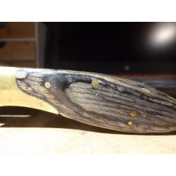 couteau style laguiole avec abeille et guillochage manche bois staminé gris