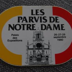 Les Parvis de Notre Dame 1980 autocollant vintage 10,50 cm
