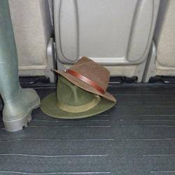 Tapis de coffre à découper