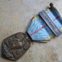 médaille commémorative libération 1939 1945 peu courante barrette + campagne  Italie