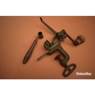 Lot D'accessoires Anciens Pour Rechargement De Munitions Chasse - Référence C16 - Occasion