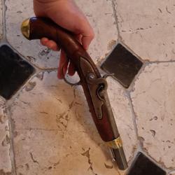Grand pistolet d'ar&ccedil;on a silex transform&eacute; &agrave; percussion