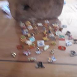 Lot de 50 pins posez vos question