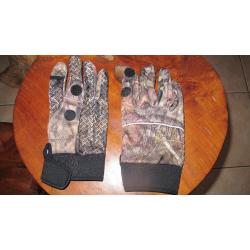 Une paire de gants camo ambidextres chauds et imperméables