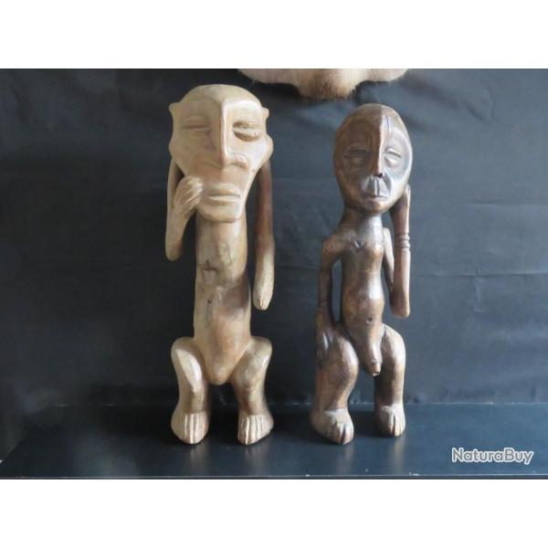 Lot de 2 grandes et anciennes statues en bois Africaine