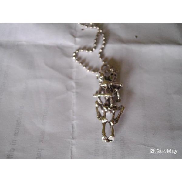 pendentif, collier ,2 squelettes, tte de mort, biker