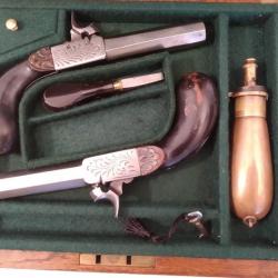 Paire de pistolets à percussion français Boxlock vers 1850, en étui.