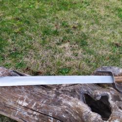 Epée avec Manche design rond en bois marron avec garde en forme de D plaqué argent pa112207