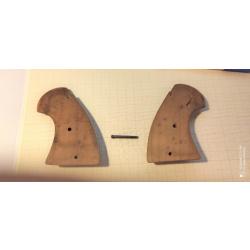 Plaquette de bois pour revolver 7 A