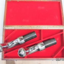 2 Pistolets poivri&egrave;re de marque ASTRA  &agrave;  poudre noire XX&egrave;me .. (fonctionnel )