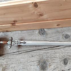 Épée  , épées de décoration avec présentoir en bois 84 cm ep507
