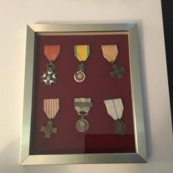 Lot de 6 médailles militaires sous cadre