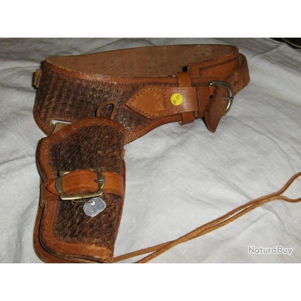 Ceinturon avec holster en cuir gaufr basket