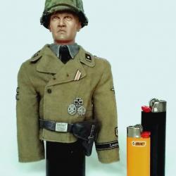 Figurine 1/6 de soldat allemande de la Seconde Guerre mondiale. (Langemarck 1942)