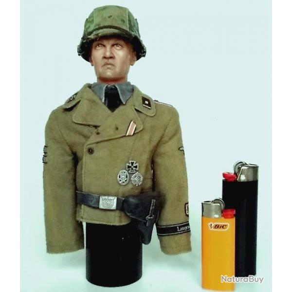Figurine 1/6 de soldat allemande de la Seconde Guerre mondiale. (Langemarck 1942)
