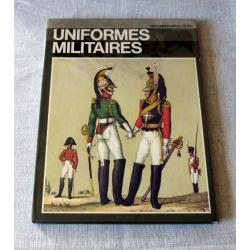 Livre : Uniformes militaires - Documentaires alpha