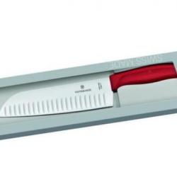 6.8521.17G Couteau Santoku alvéolé Victorinox Swiss Classic rouge avec boîte
