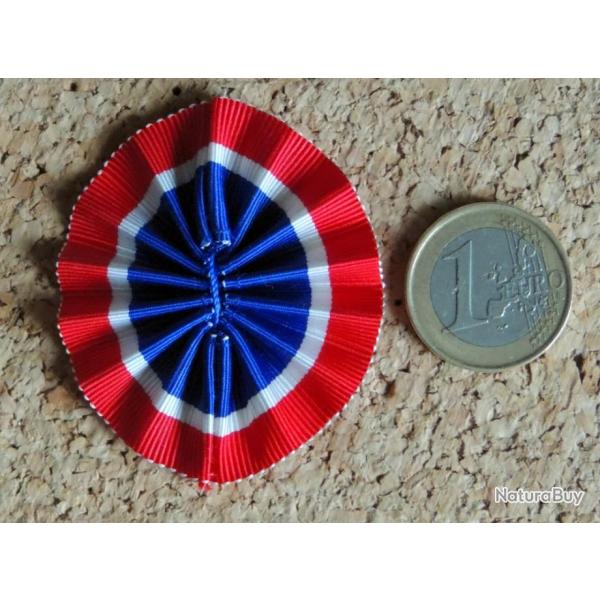 Ancienne rosace tricolore (forme ovale 50mm x 45mm) comme neuf