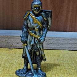 figurine chevalier métal étain  (étamé)