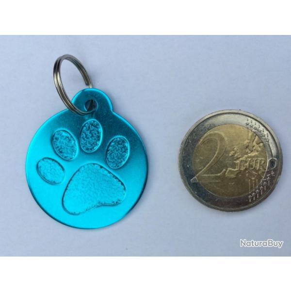 MEDAILLE Grave chien bleu clair  32 mm "patte" en relief alu grand modle personnalisation offerte