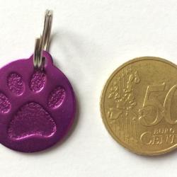 MEDAILLE Gravée chien moyen violette 25 mm "patte" en relief alu personnalisation offerte