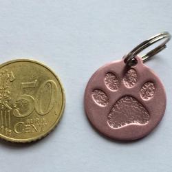 MEDAILLE Gravée chien moyen rose 25 mm "patte" en relief alu personnalisation offerte