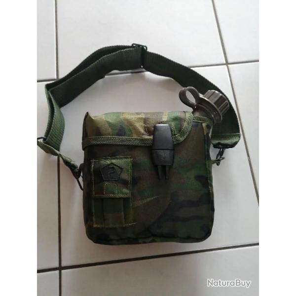 Gourde us 1.9lAvec housse camo