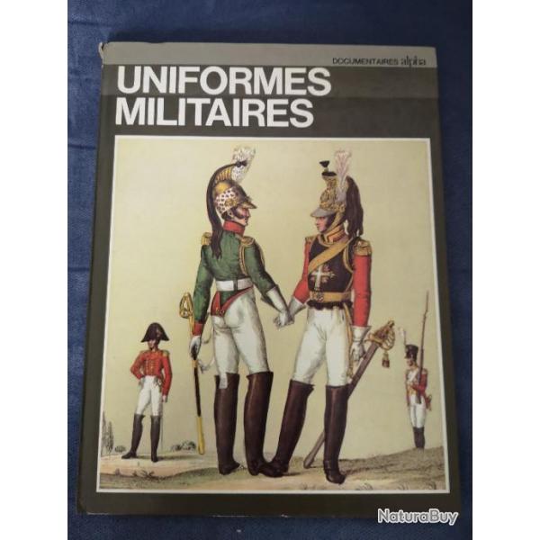 livre uniformes militaires