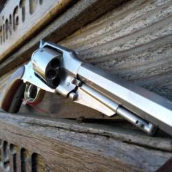 Huberti revolver 44 new army 1858 vendu à l'armurerie neuf et garantie 2 ans constructeur