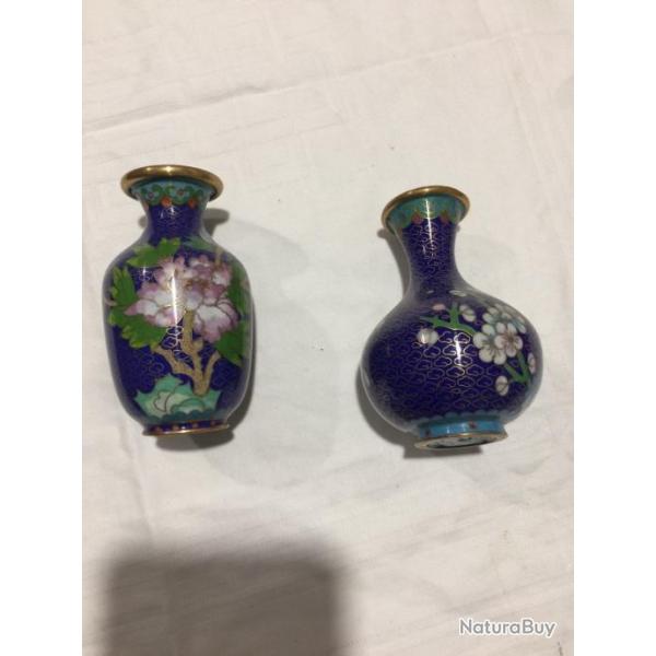 Deux petits vases cloisonns