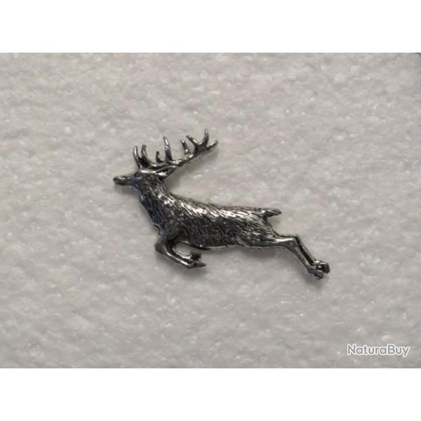 Broche Pin's de cerf  la course en tain chasse 40 X 20 mm