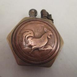 artisanat de tranchées  briquet coq et victoria  diametre  40 mm  tres bon état