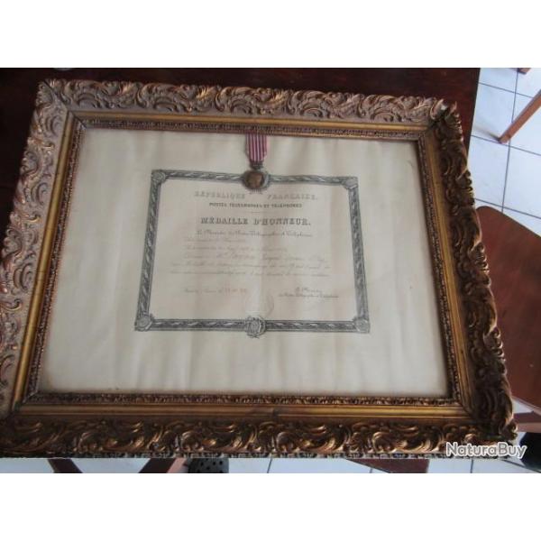 mdaille Mdaille PTT  Postes Tlphones Tlgraphes attribue brevet cadre 1932 bronze jus