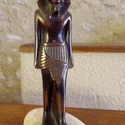 Un pharaon  Ramsès II (bronze)