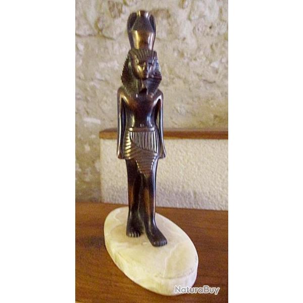 Un pharaon  Ramss II (bronze)