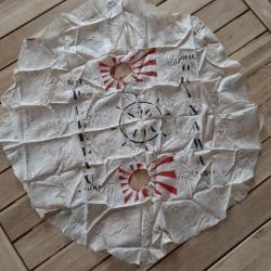 Exceptionnel parachute fusée US signé par les soldats US Guerre contre les japonais daté 44 et 45