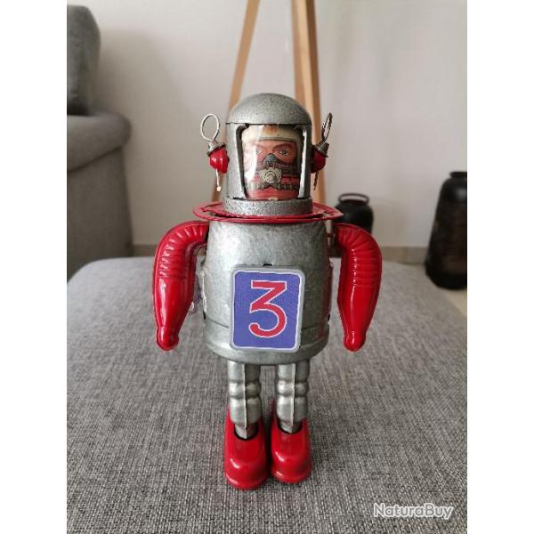 Robot mcanique vintage en tle