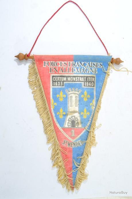 ancien petit fanion § FC WAMBRECHIES / FRANCE
