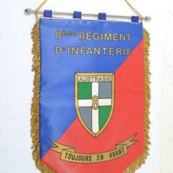 Fanion 8 RI 8e Régiment d'Infanterie, insigne + devise toujours en avant.