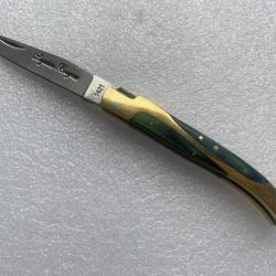 Couteau de poche Cypra  Manche en bois vert bleute et laiton.