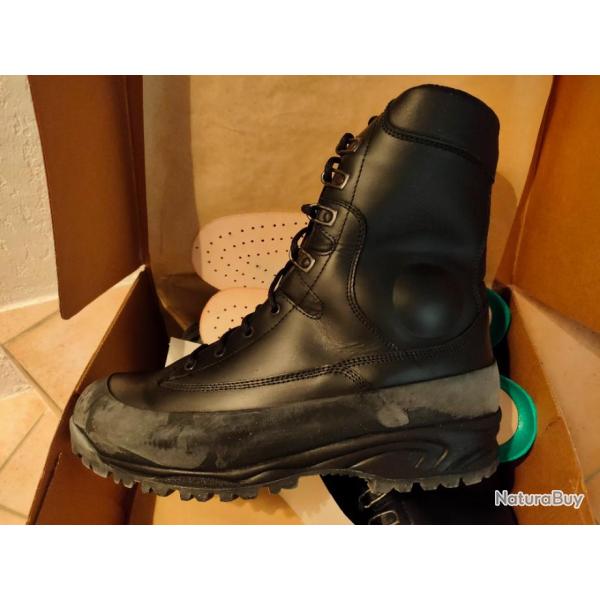Chaussures Cosmas GTX commando noire / rangers CP / neuves / arme de l air