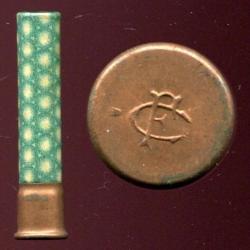 9 mm Flobert - chargée poudre noire - très anciens motifs à cercles blancs sur fond vert